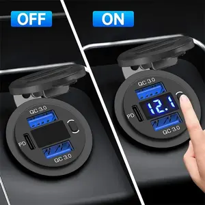 Chargeur USB à trois ports 12V/24V, double prise USB 18W QC 3.0 et 20W PD USB-C pour voiture et moto avec voltmètre et interrupteur d'alimentation - Product Image 2