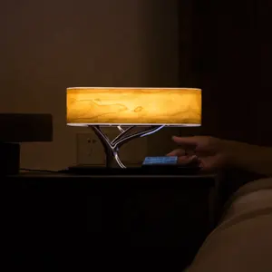2023 Nieuwe Technologie Nieuwste Gadget Draadloos Opladen Led Bedlampje Draadloze Oplader Blue Tooth Speaker Houten Tafellamp