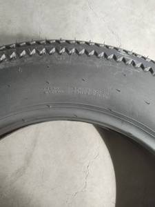 Neumático de Motocicleta Clásico con Banda de Rodadura de Dientes de Sierra 4.00-17 4.50-17 Sin Cámara 6PR 8PR para Motocicletas Cruiser Retro de 125cc-250cc - Product Image 5