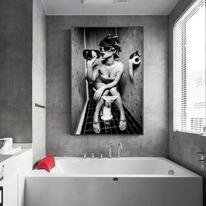 Impresiones en Lienzo de Mujer y Hombre en un Baño Moderno, Póster de Arte de Pared en Blanco y Negro - Product Image 2