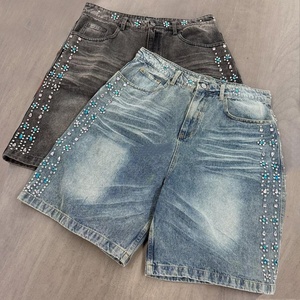 Short en jean baggy pour <span class=keywords><strong>homme</strong></span>, personnalisé par le fabricant, style <span class=keywords><strong>vintage</strong></span> délavé à l'acide, orné de strass en cristal et diamant, idéal pour l'été - Product Image 2
