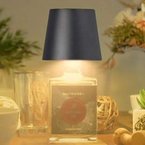 Elegante Lampada Notturna LED Moderna a Forma di Bottiglia di Vino in ABS con Modalità Luce Bianca Calda Morbida Senza Fili Personalizzabile per Arredamento Interno Regalo - Product Image 1