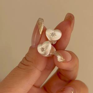 Boucles d'oreilles fines en argent pur S925, design japonais brossé en forme de cœur, étoile octogonale, haut de gamme, style doux et original - Product Image 1