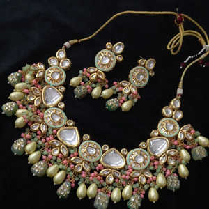 Sabyasachi Inspiré Designer Kundan Set Vert Kundan Bridal Choker Set Personnalisable Kundan Bridal Sets - Product Image 6