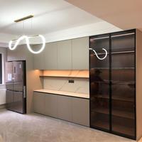 Buffet réfrigérateur intégré compact, taille personnalisable, étagères réglables, armoire de rangement pour collations, idéal pour petit condo ou bar à domicile