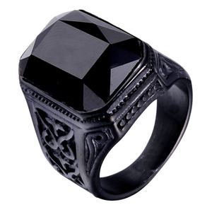 Anillo de Sello de Acero Inoxidable con Piedra Roja Rubí, Acabado Negro, Grabado Gótico, Banda Ancha, Estilo Audaz para Hombre - Product Image 1