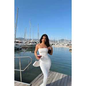 Robe de mariée blanche en dentelle sans bretelles - Product Image 2