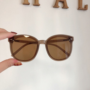 Lunettes de soleil oversize Qianai pour femme, monture noire brillante à paillettes grises, verres en acrylique, protection UV 100%, tendance avec clous - Product Image 5