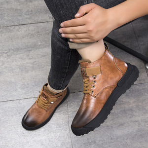 Botas de nieve de invierno para hombre, calzado de algodón para hombre, zapatos casuales de cuero y algodón con forro de terciopelo y cuero engrosado. - Product Image 4