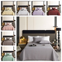 Parure de lit florale matelassée trois pièces en microfibre 100 % coton, broderie couleur unie, garnissage matelassé brodé double face