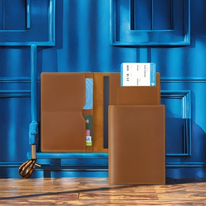 WRIZA - Porta Pasaportes de Cuero Genuino de Lujo Personalizado, Acabado Crazy Horse, Diseño Liso Premium Sin Cierre, para Tarjetas de Crédito e Identificación - Product Image 3