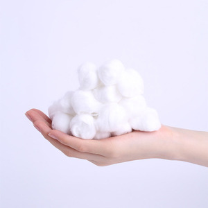 Boule de nettoyage en coton médical brut en coton de différentes tailles avec logo personnalisé - Product Image 4