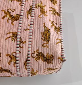 Acolchado Artista Boho Weekender Bag 100% Algodón Yoga Beach Tote con Handprint Floral Animal Print Ecológico Diseño sostenible - Product Image 4