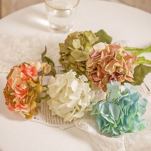 Hortensia de Seda de Tacto <span class=keywords><strong>Real</strong></span> YC1022 de 33.8 cm, Tallo Único en Crema y Rojo, para Instalaciones de Fondo Floral Directo de Fábrica, Venta al por Mayor - Product Image 3