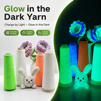 Grande pelote de fil lumineux qui brille dans le noir en stock, fil luminescent lavable pour le crochet, le tricot, la décoration d'Halloween, fourniture d'usine OEM