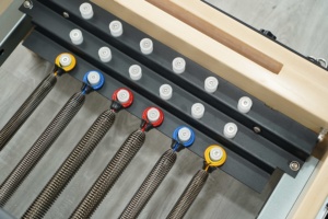 Hong-Kong estudio comercial de gama alta Infinity footbar negro aluminio pilates reformador con torre - Product Image 5