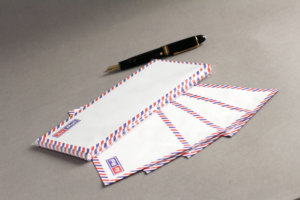 Enveloppe baroniale auto-adhésive blanche de 110*220 mm pour courrier aérien avec bordure rouge et bleue, enveloppe en sinamay - Product Image 6