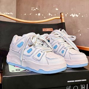 Design a new pair of platform heightening shoes for men, trendy shoes, in a style that is popular for both men and <b>women</b>. - Product Image 1