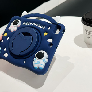 Ốp điện thoại máy tính bảng hình phi hành gia hoạt hình bằng silicon cho iPad Air4 Air5 10.9 inch, xoay 360 độ - Product Image 3