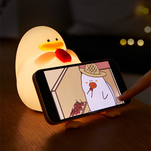 Lámpara de Noche de Silicona con Forma de Pato, Luz Blanca Cálida, Control por Voz con un Toque, Regalo Creativo, Funciona con Batería - Product Image 4