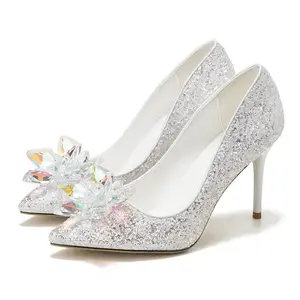 Zapatos de boda para mujer, nuevos tacones de aguja de cristal, tacones puntiagudos plateados, zapatos de novia con lentejuelas para mujer, vestido de fiesta blanco