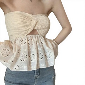 Camisola corta holgada de mujer con tirantes, de un solo hombro, de ganchillo, informal, ecológica, con estampado floral, top tubo de encaje hueco para usar como prenda exterior. - Product Image 3