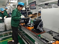Ligne d'assemblage semi-automatique de friteuses à air pour usine de petits appareils électroménagers, de la phase des pièces à la finition