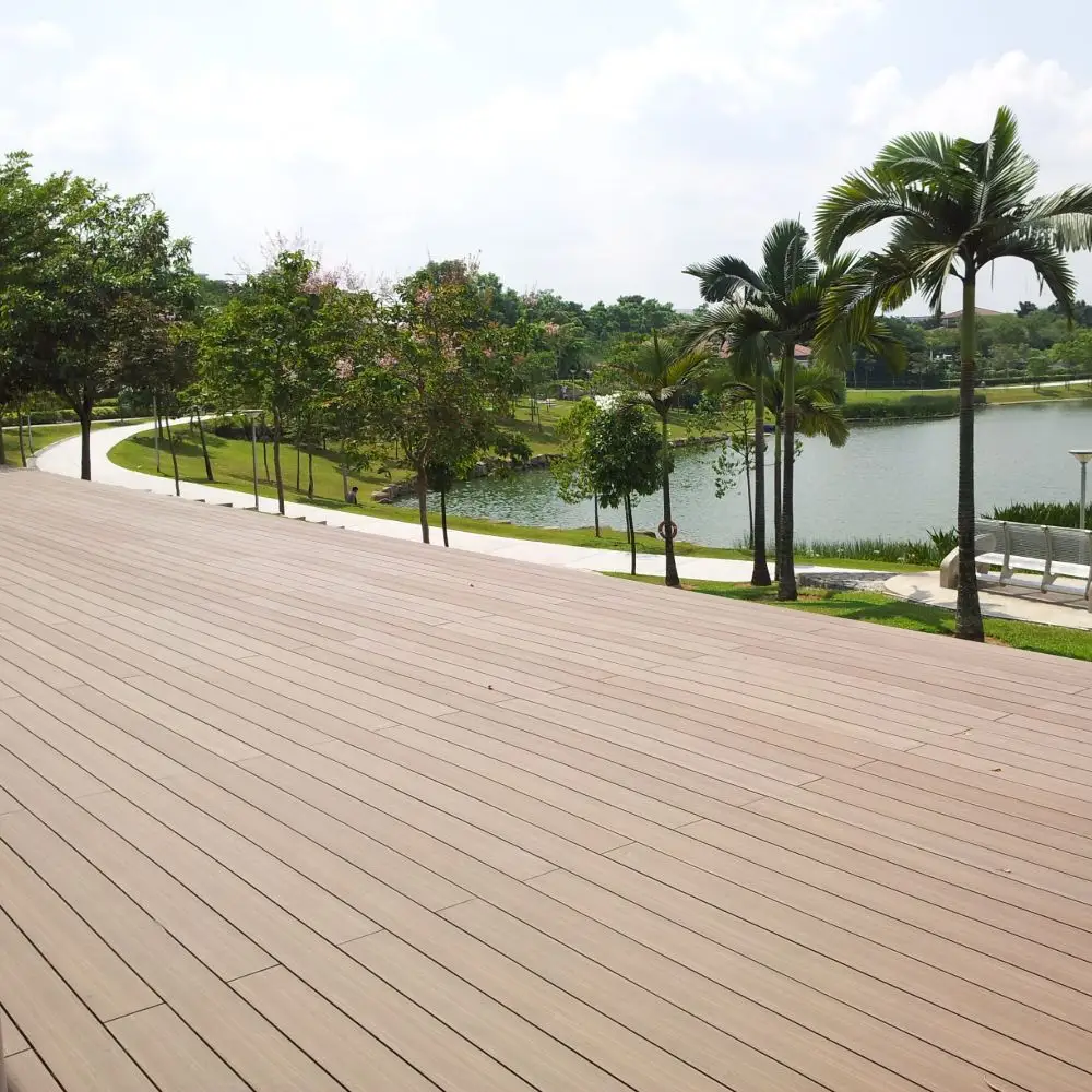 Decking cavo in Wpc ecologico antiscivolo piastrella per decking resistente all'acqua decking in wpc composito usato