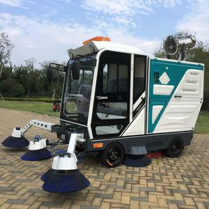 Nouvelle machine de nettoyage routier électrique autotractée 48V, efficace, avec 6 brosses latérales, batterie 200Ah et réservoir d'eau de 800L - Product Image 2