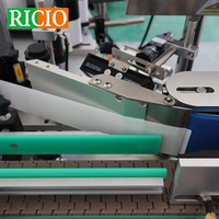 Machine d'étiquetage linéaire à grande vitesse RICIO pour flacons en verre miniatures de 3 ml, autocollants verticaux automatiques pour cosmétiques