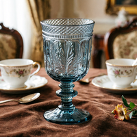 Verres à boire en verre coloré de style européen, pressés à la machine, gravés et sculptés, pour les fêtes nuptiales