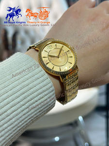 Montre à quartz en acier inoxydable de haute qualité avec logo personnalisé pour femmes, design audacieux, minimaliste, boîtier carré, modèle tendance - Product Image 2