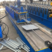 Machine automatique de fabrication de cadres latéraux pour portes à enroulement, équipement pour la production de volets roulants