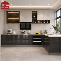 Ensemble de cuisine îlot certifié sûr avec plan de travail en granit brillant, portes vitrées, double four ignifuge, pour penthouse
