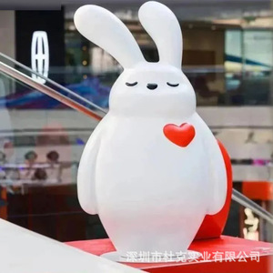 Escultura de Conejo con Corazón Rojo de Fibra de Vidrio para Decoración de Exteriores en Centros Comerciales, Plazas y Lugares Turísticos - Product Image 4