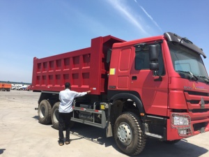 Camion Ribaltabile SINOTRUK Howo 380hp 6x4 8x4 a 10 Ruote per Consegna di Calcestruzzo e Ghiaia - Product Image 4