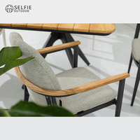 Moderner Outdoor-Esszimmerstuhl Aluminiumrahmen Teakholz-Armlehne Stoffsitz Schnelltrocknender Schaumstoff Wohnzimmer Hotel Villa Schule Park