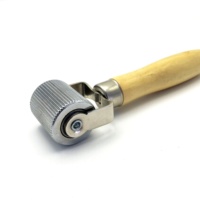 Outil de réparation de pneus de 40mm en gros Roulement à billes Manche en bois Stitcher and Roller