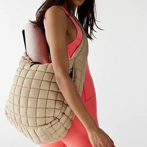 <span class=keywords><strong>Borsa</strong></span> a Spalla Trapuntata Grande OEM, Leggera, Imbottita in Piuma, Stile Hobo, Personalizzabile, Dimensioni Enormi, <span class=keywords><strong>Borsa</strong></span> Invernale con Manico - Product Image 1