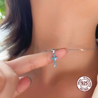 Collier pendentif croix délicat en argent sterling 925 avec turquoise, chaîne ras-du-cou chrétienne, bijoux pour femmes et jeunes filles, idéal pour le quotidien ou comme cadeau