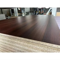 Vente flash : Panneaux OSB 4x8 E1/E0 avec surface finie mélaminée pour meubles, certifiés CE, garantie 1 an