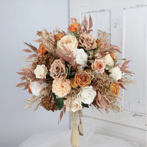 Fournitures de décoration de mariage : Centre de table bohème en terre cuite, arrangement floral haut de gamme avec roses en soie orange brûlé et herbe de la pampa - Product Image 3