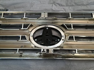 Calandre avant chromée <span class=keywords><strong>pour</strong></span> bus Toyota Coaster, en plastique ABS chromé, avec emblème, pièces de rechange OEM - Product Image 2