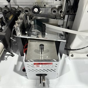 Machine à chantourner automatique Sibit avec moteur 2,2 kW, pompe 380 V et pot à colle 2,5 L pour la production de contreplaqué de 9 à 55 mm - Product Image 4