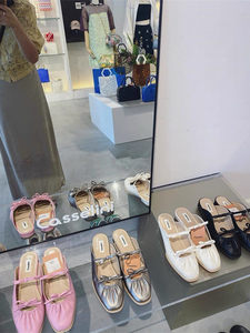 Sandalias de tacón bajo con lazo, estilo japonés, dulces y modernas, retro, plisadas, cerradas, tipo mule, para primavera - Product Image 2
