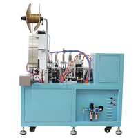 Machine de sertissage automatique pour cosses à dents de requin de câbles multiconducteurs et de rivetage de cordons d'alimentation