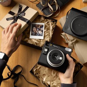 Cámara instantánea <span class=keywords><strong>Fujifilm</strong></span> <span class=keywords><strong>Instax</strong></span> <span class=keywords><strong>Square</strong></span> SQ40, formato de película 2.4 x 4.72 x 5.28 pulgadas - Product Image 5