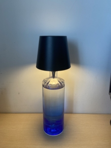 Creative Home Dekorative Aluminium Weinflasche LED Nachtlicht Moderne Touch-Steuerung für Schlafzimmer oder Wohnbereiche - Product Image 6