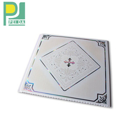 Panneaux de faux plafond intérieurs modernes et imperméables en PVC Décoration de maison de luxe bon marché de la Chine ignifuge étanche à l'humidité pour les hôtels