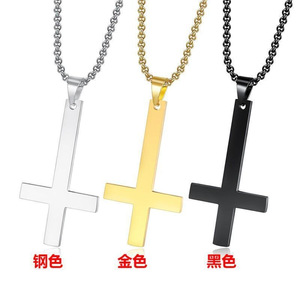 Pendentif croix inversée en acier inoxydable 57 mm pour homme, à porter au quotidien, couleur acier noir et or, forme géométrique, thème chrétien - Product Image 1